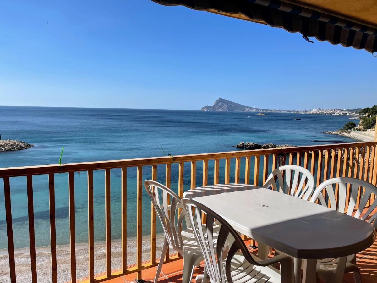 Sunrise Beachfront Apartment By The Marina Алтеа Екстер'єр фото