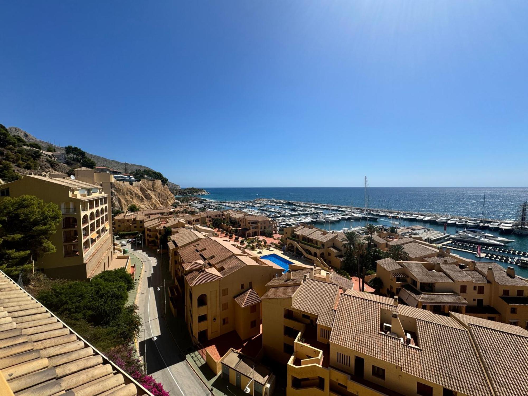 Sunrise Beachfront Apartment By The Marina Алтеа Екстер'єр фото