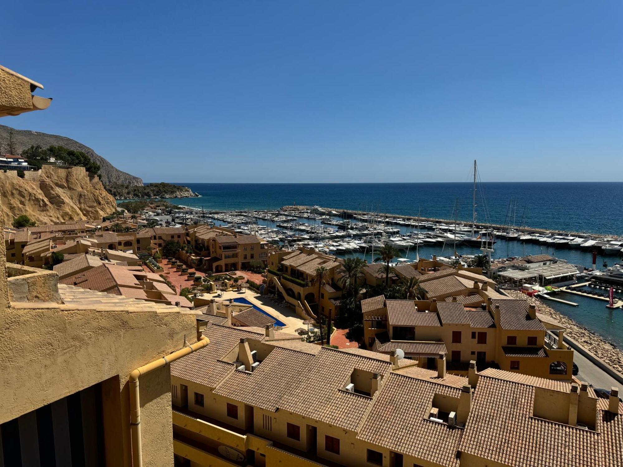 Sunrise Beachfront Apartment By The Marina Алтеа Екстер'єр фото